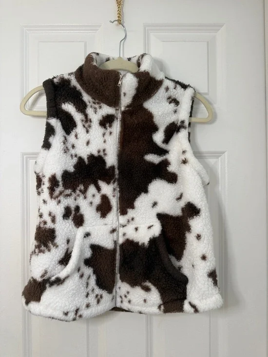 Women’s cowgirl Brown & White Faux Shearling Vest - Picture 3 of 4